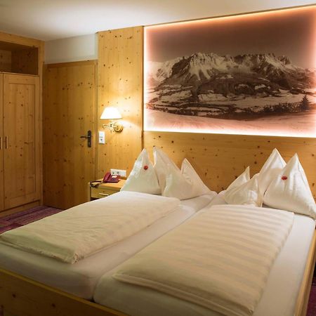 Landhotel Foehrenhof 엘마우 객실 사진