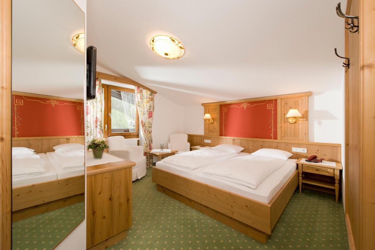 Landhotel Foehrenhof 엘마우 외부 사진