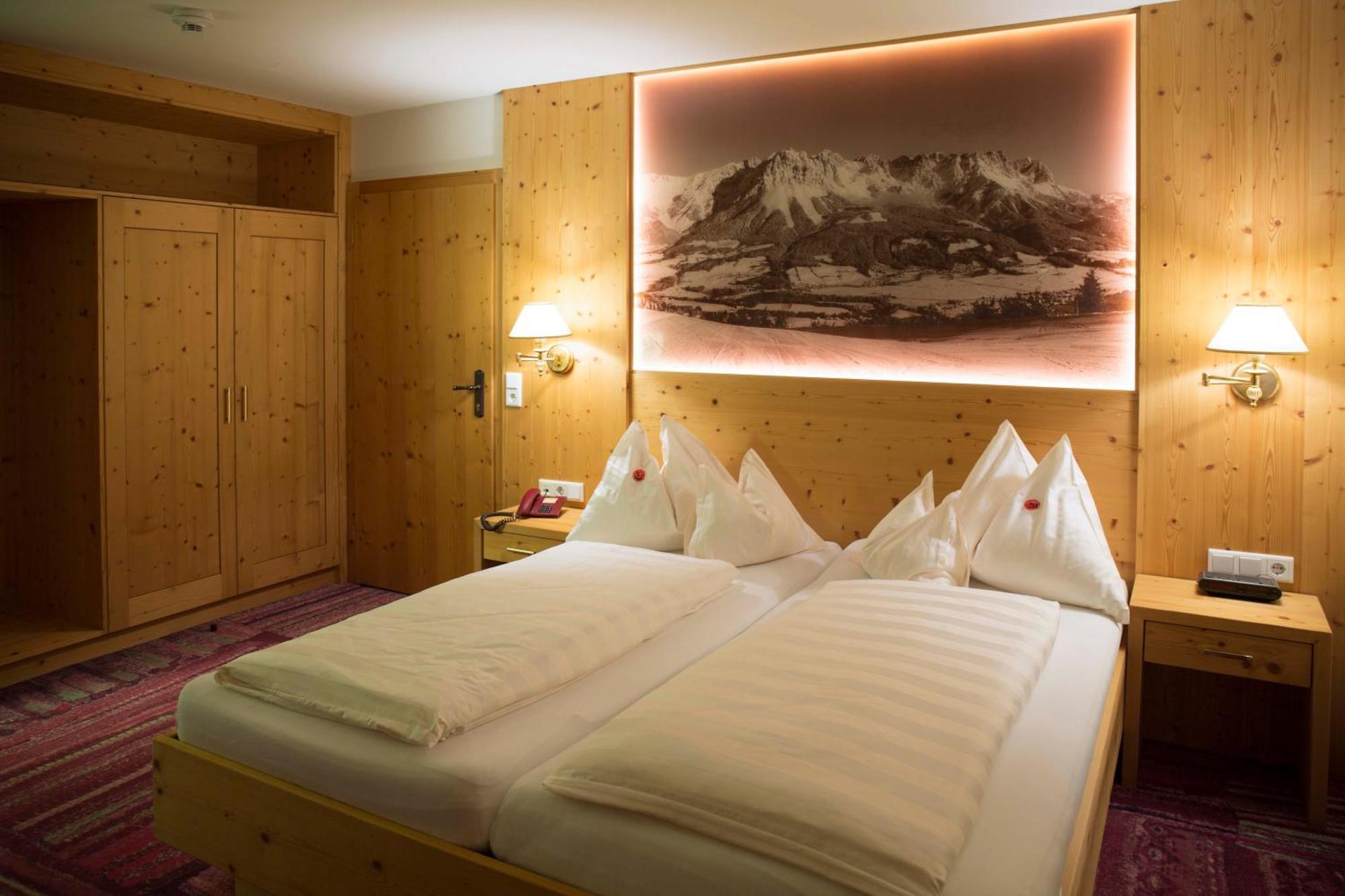 Landhotel Foehrenhof 엘마우 객실 사진
