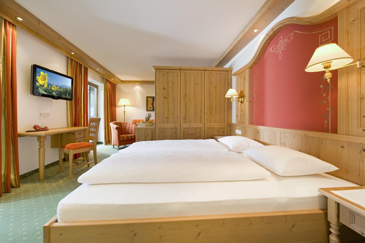 Landhotel Foehrenhof 엘마우 외부 사진